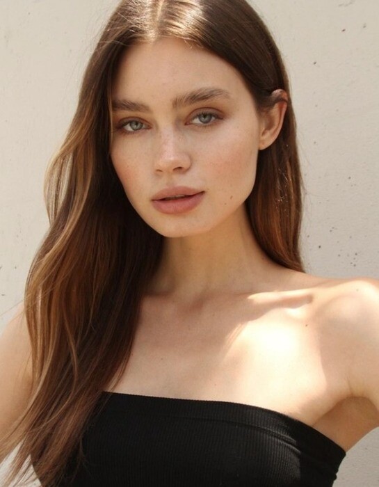 MODEL FEMALE -E