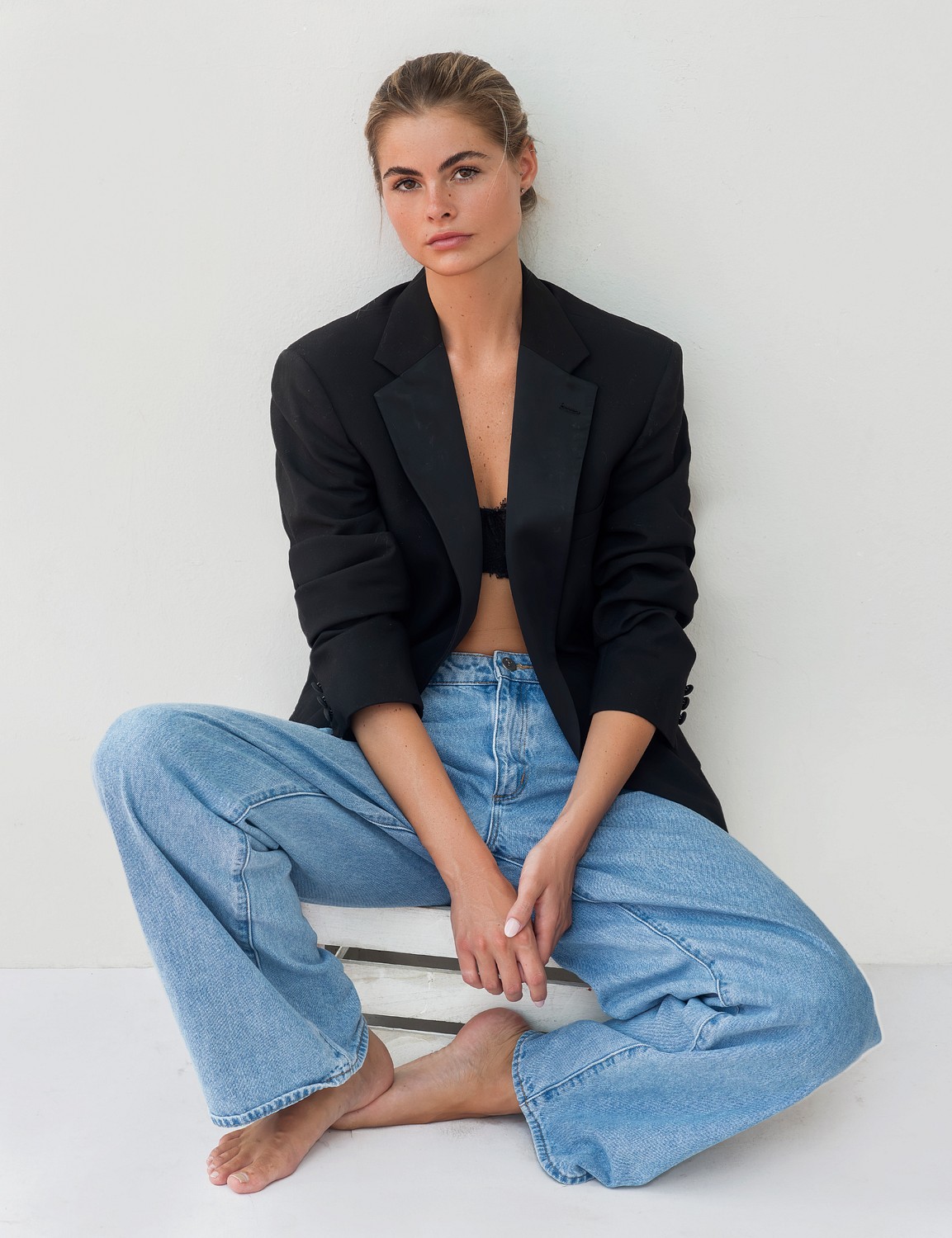 MODEL FEMALE - A